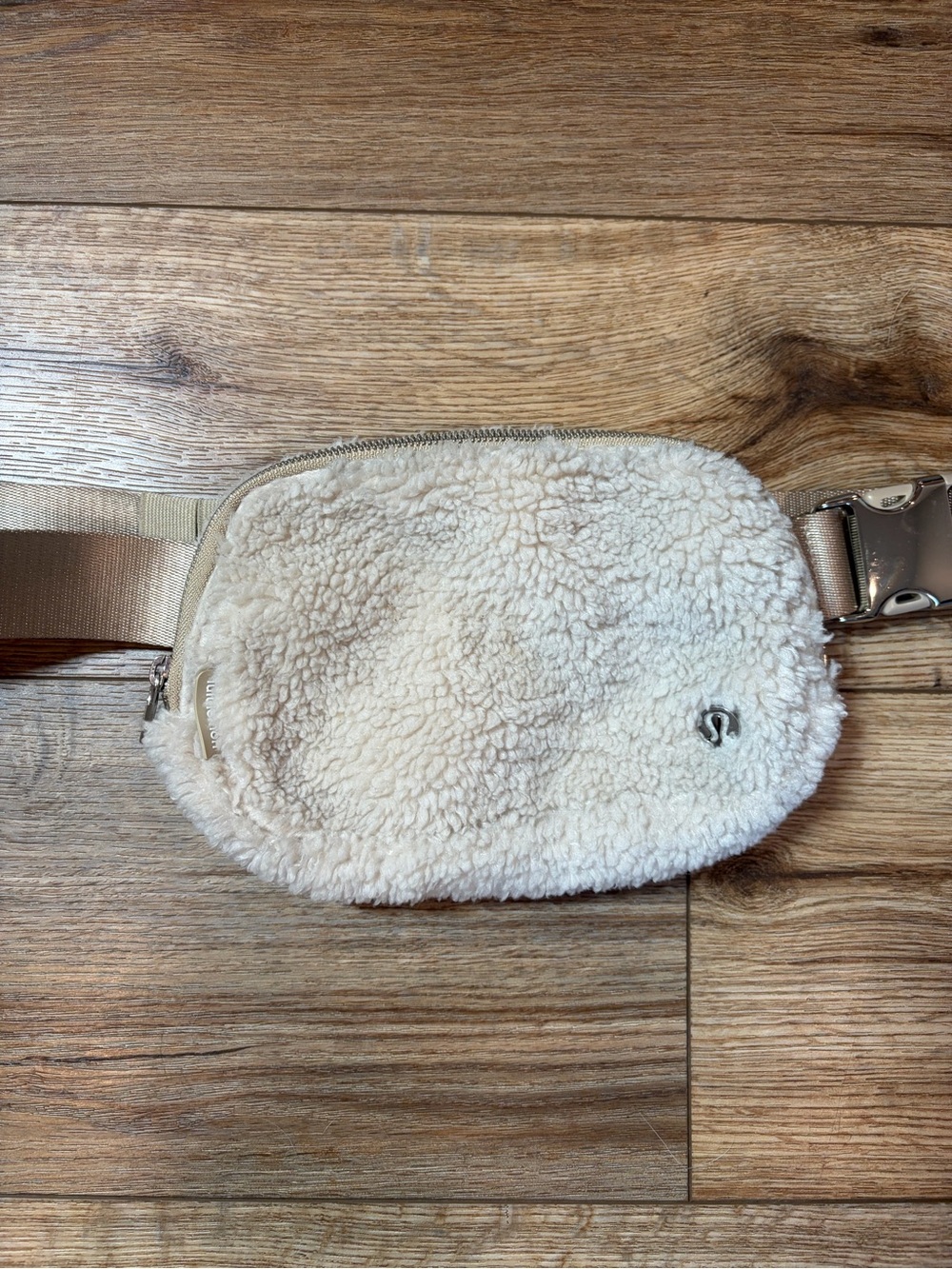 Lululemon Everywhere Belt Bag 1L Sherpa Fleece Natural Ivory Trench - Picture 4 of 9